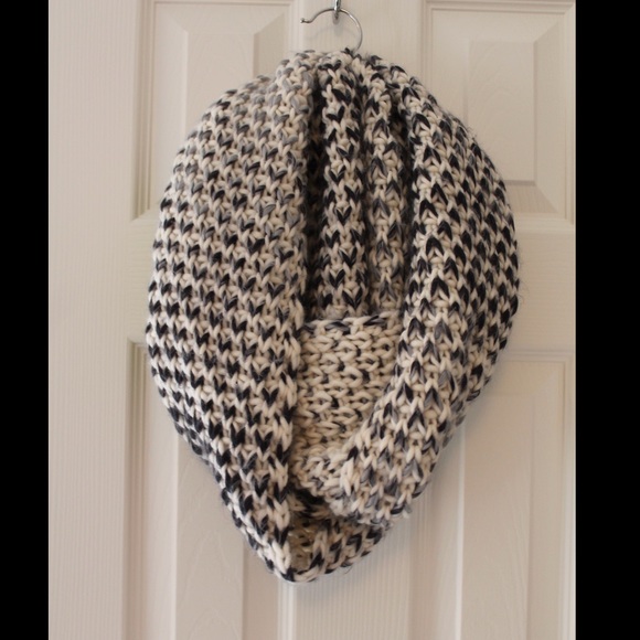 Old Navy Infinity Scarf - Picture 2 of 2